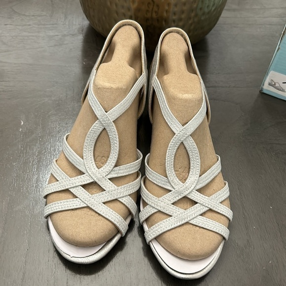 LIFESTRIDE Yaya Strappy Dress Sandals - Picture 4 of 11